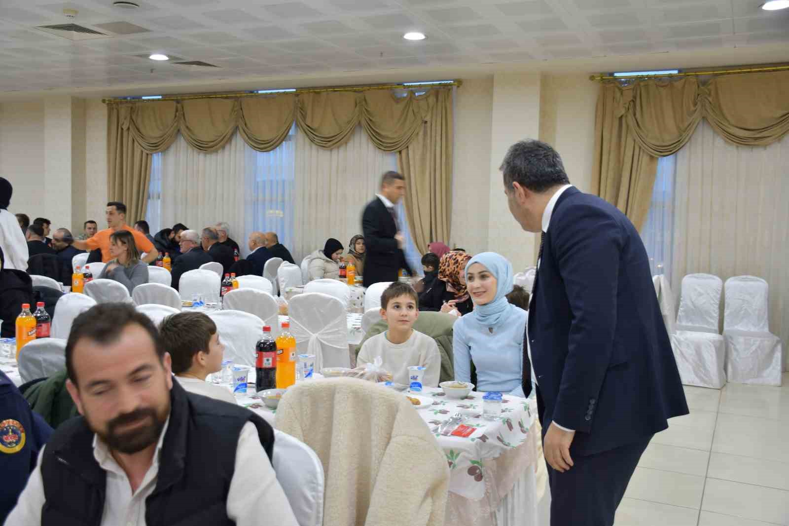 Vezirk&ouml;pr&uuml;&rsquo;de yetim &ccedil;ocuklar i&ccedil;in iftar programı
