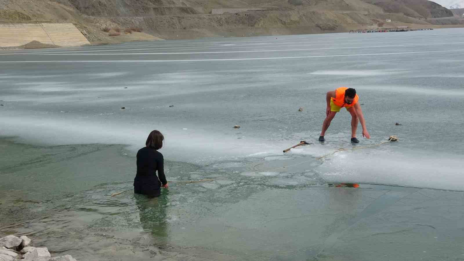 Gezgin öğretmen Zernek Barajı’ndan Van Gölü mesajı