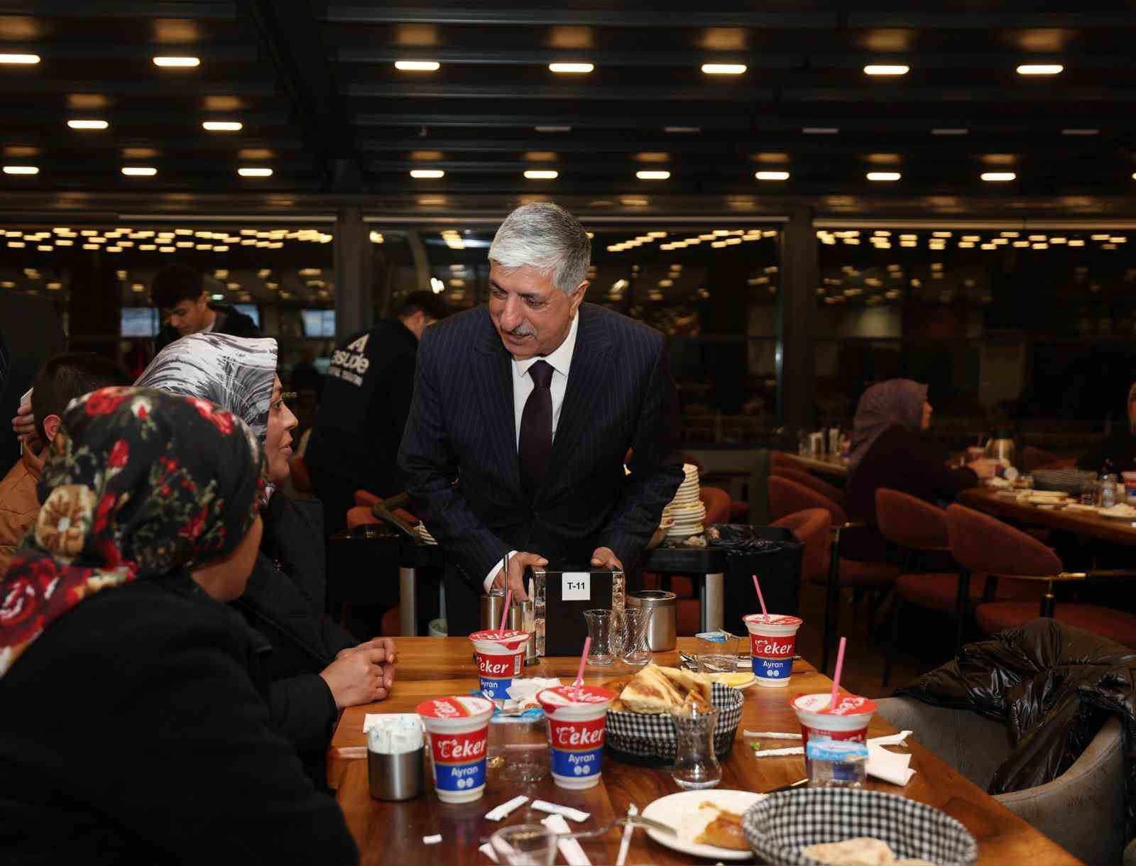 Dilovası&rsquo;nda yetim ve &ouml;ks&uuml;z aileleri i&ccedil;in iftar programı d&uuml;zenlendi
