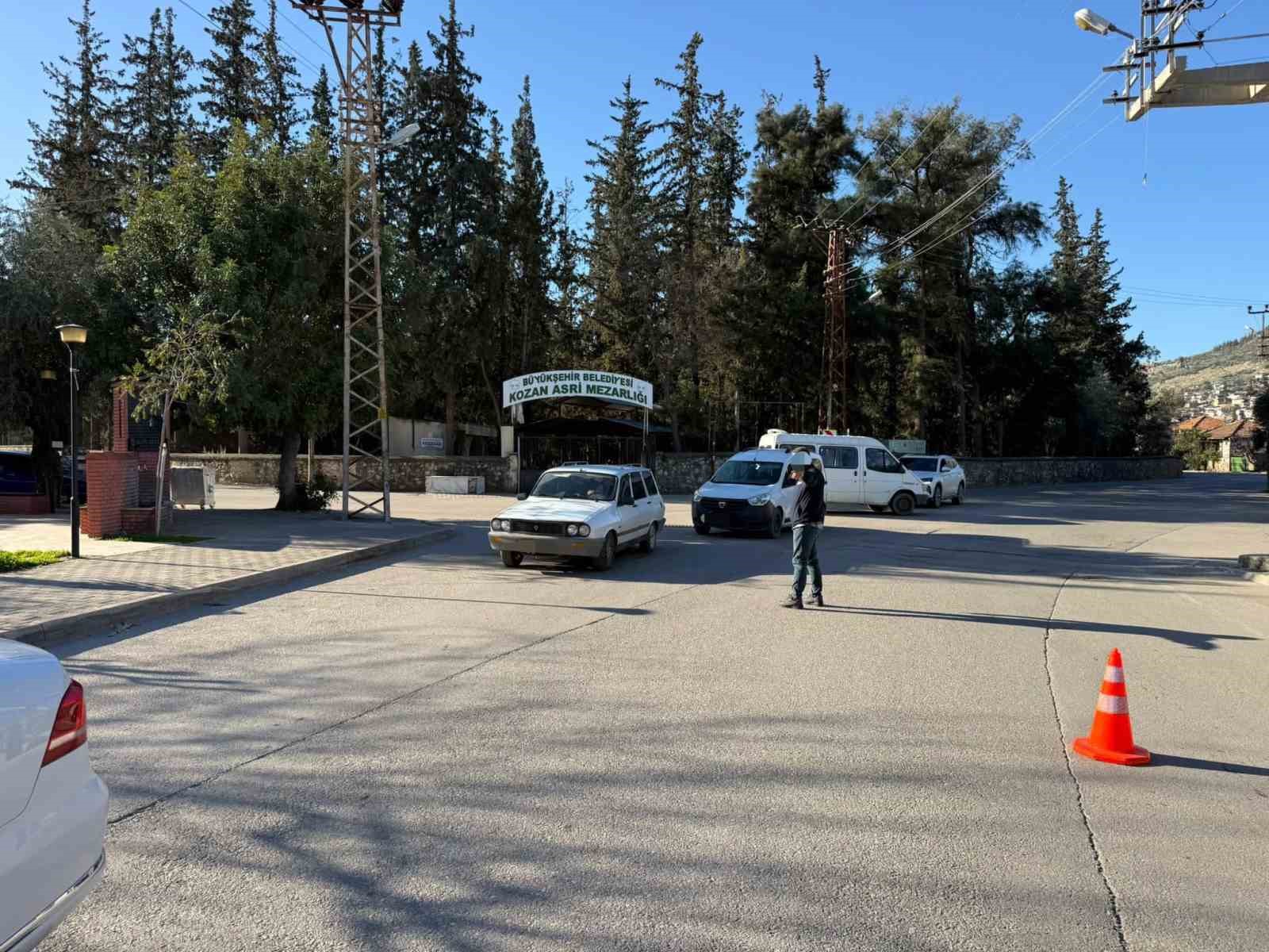 Kozan&rsquo;da 10 ara&ccedil; ve 4 motosiklet trafikten men edildi
