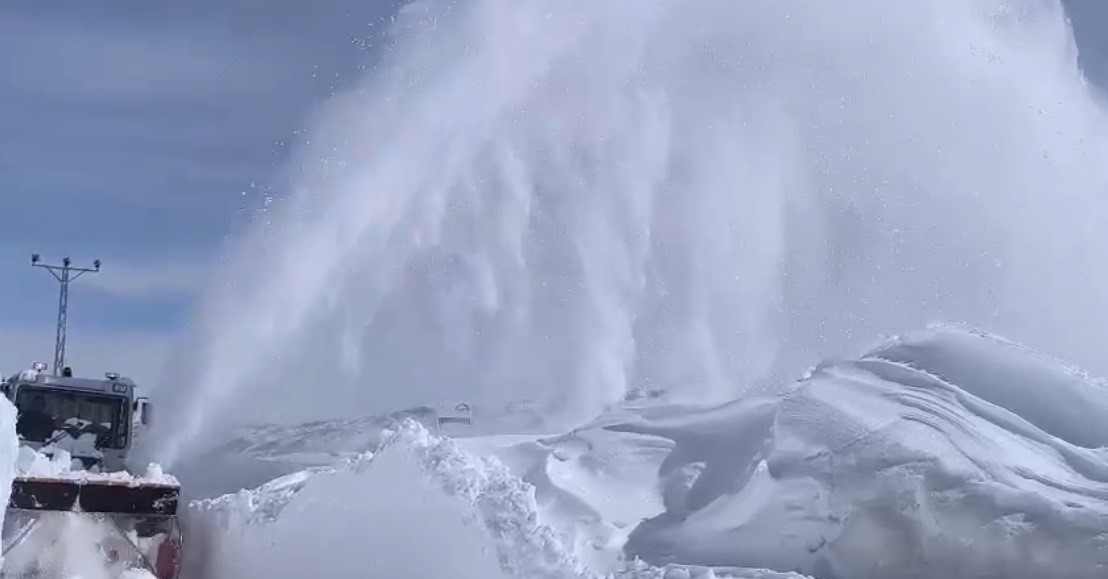 Tunceli’de 41 köy yolu açıldı, 17 köy yolunda çalışmalar sürüyor