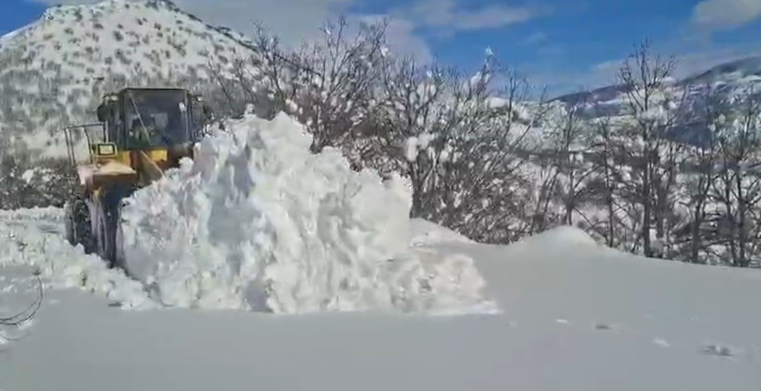 Tunceli&rsquo;de 41 k&ouml;y yolu a&ccedil;ıldı, 17 k&ouml;y yolunda &ccedil;alışmalar s&uuml;r&uuml;yor
