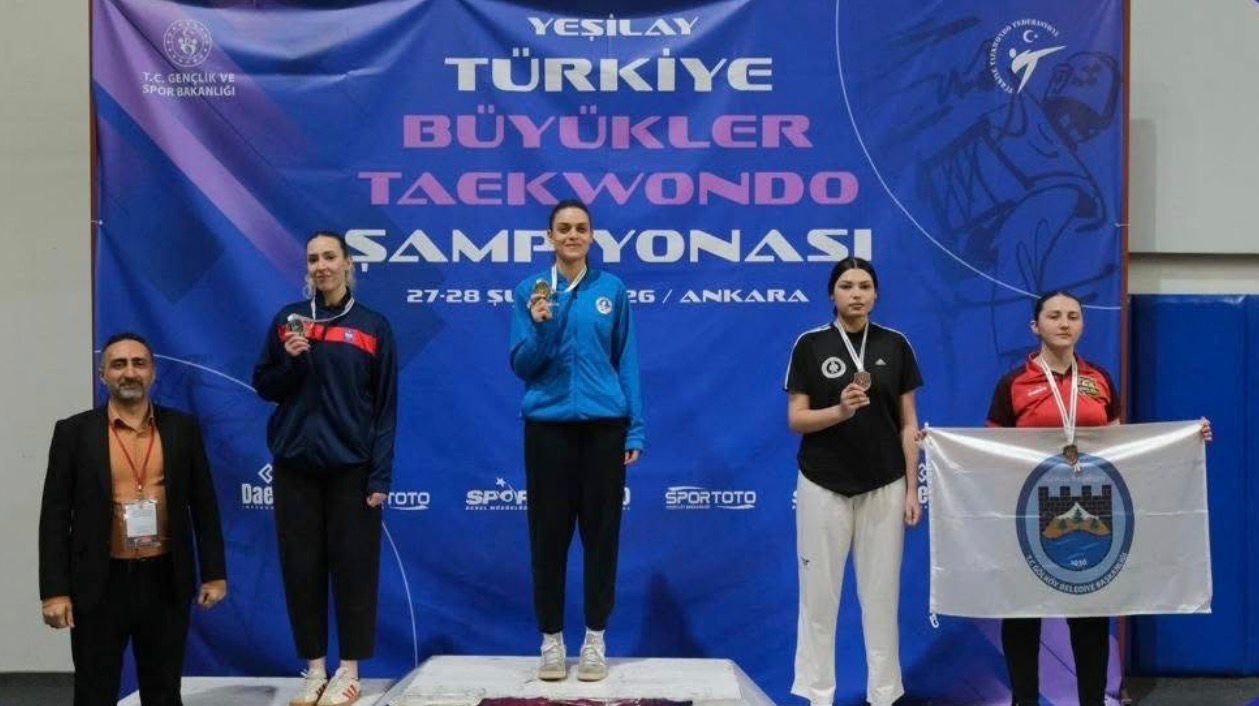 Kağıtsporlu sporculardan madalya yağmuru