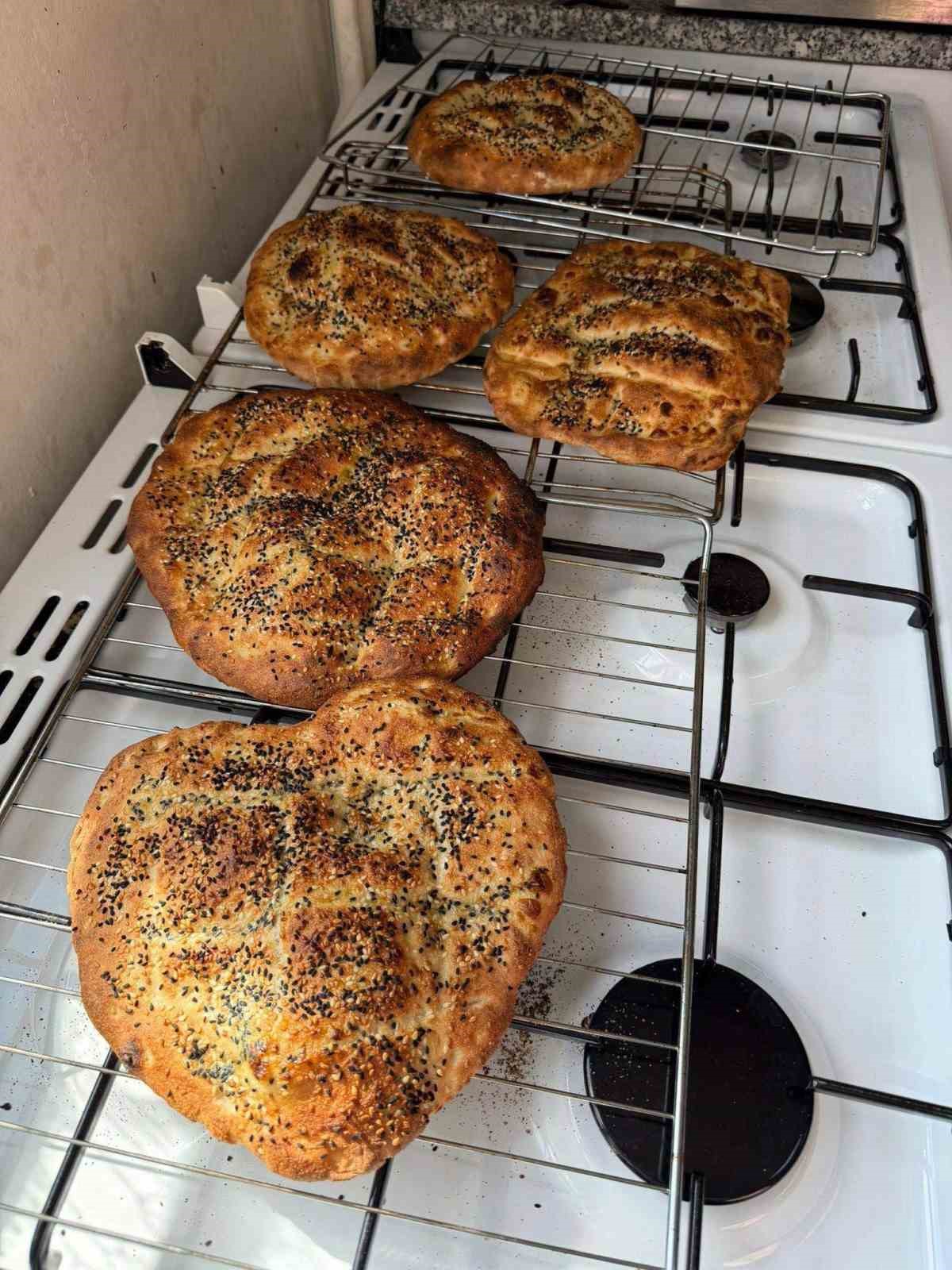 Halk Eğitim kursiyerleri pişirdi, ihtiya&ccedil; sahiplerinin sofraları bereketlendi
