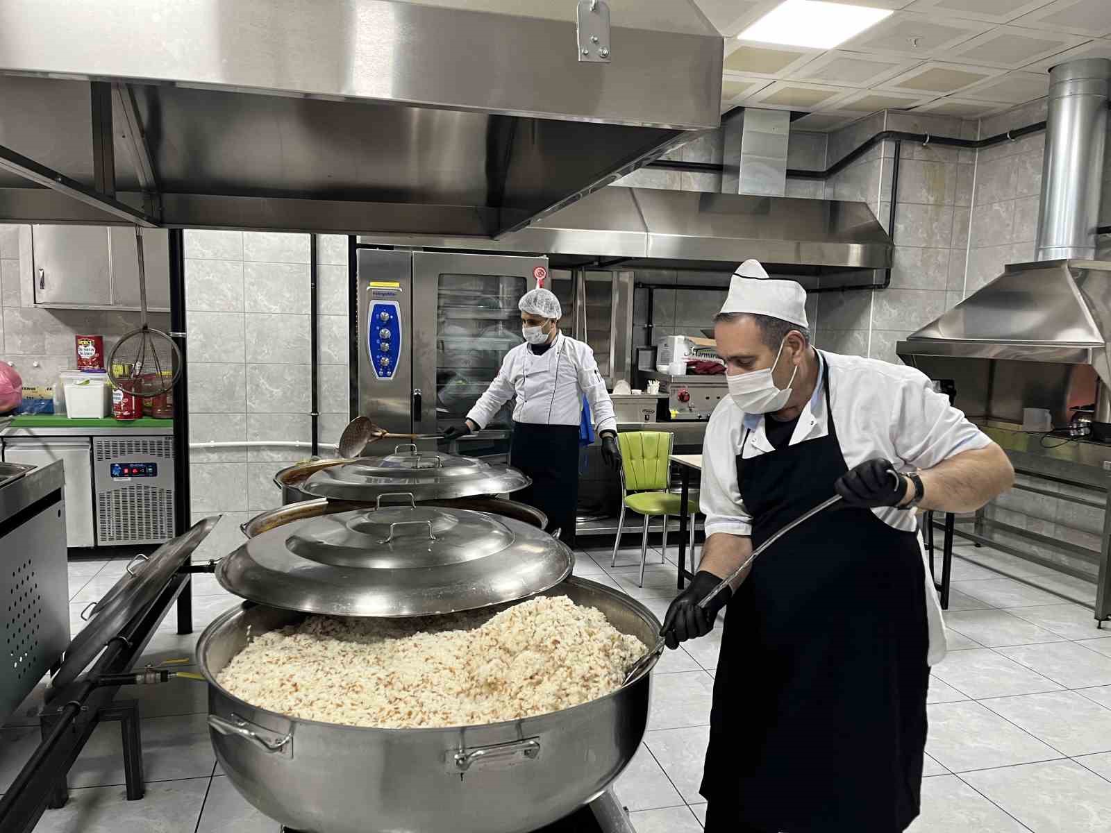 Bingöl’de her gün 2 bin 500 kişilik iftar yemeği