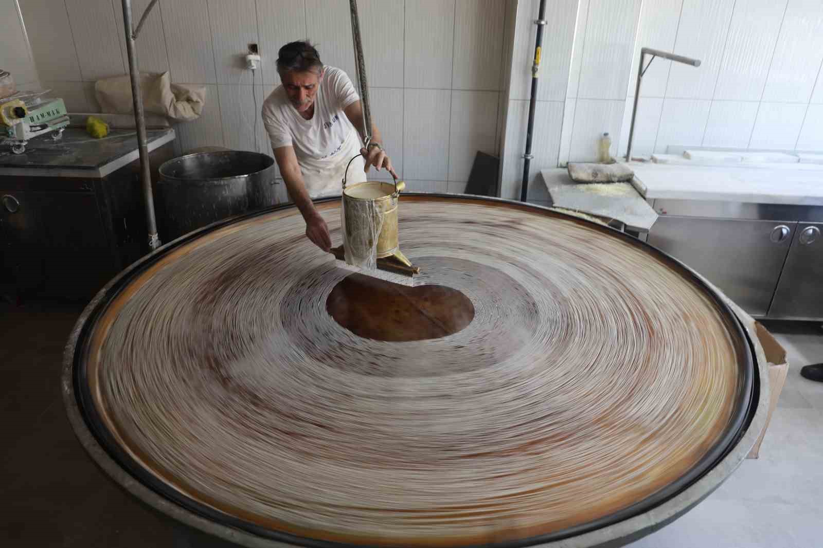 45 yıllık bakır ocakta geleneksel tel kadayıf