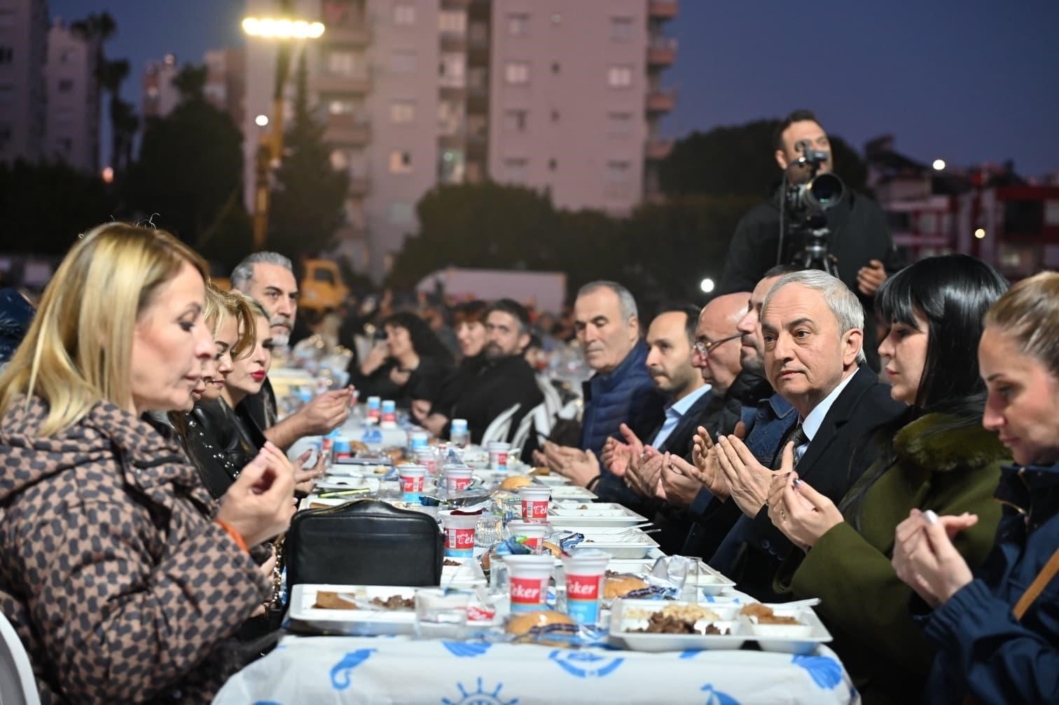 Kepez’de Ramazan bereketi: 5 mahalle tek sofra