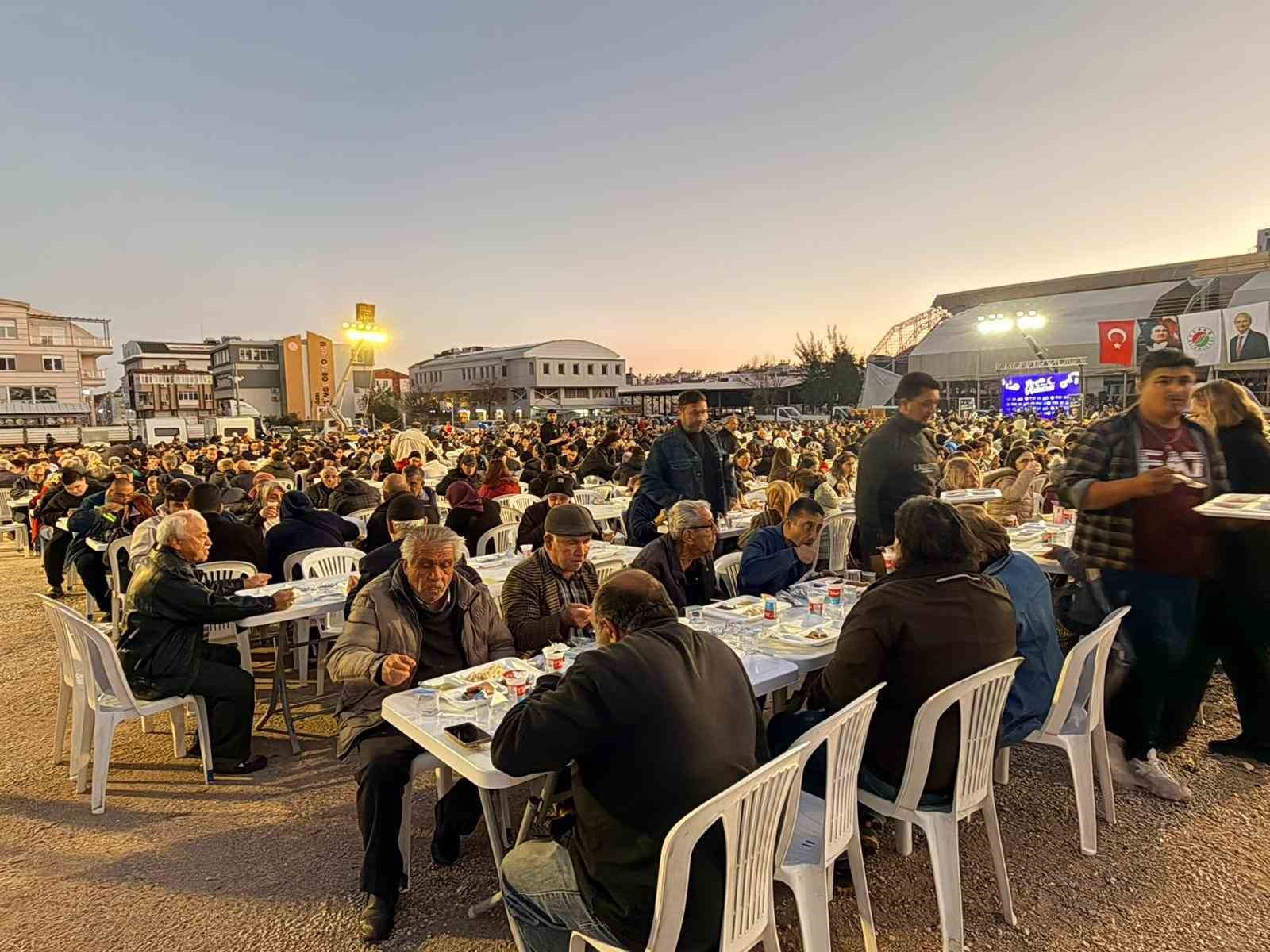 Kepez&rsquo;de Ramazan bereketi: 5 mahalle tek sofra
