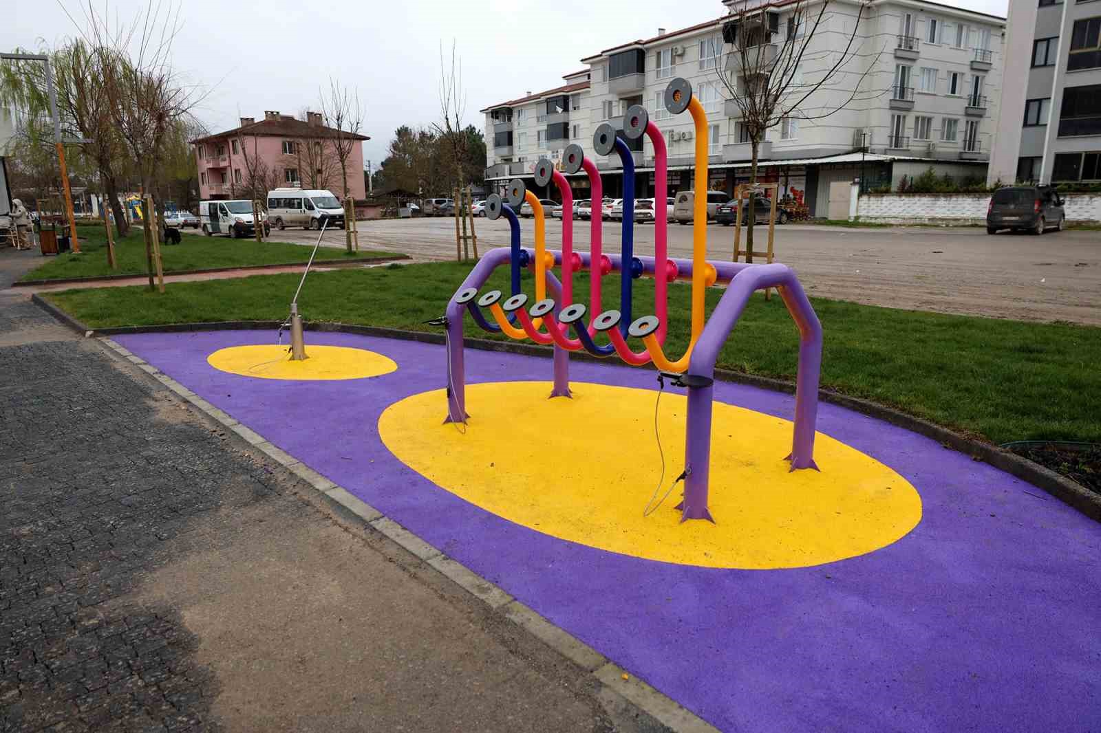 Söğütlü’de müzikli parkın inşaatına sona gelindi