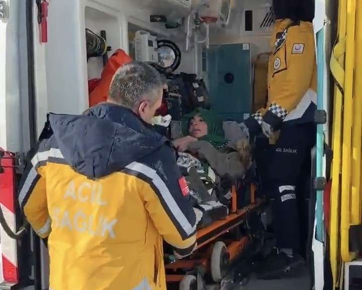 Bahçesaray’da 37 haftalık gebe helikopter ambulansla Van’a sevk edildi