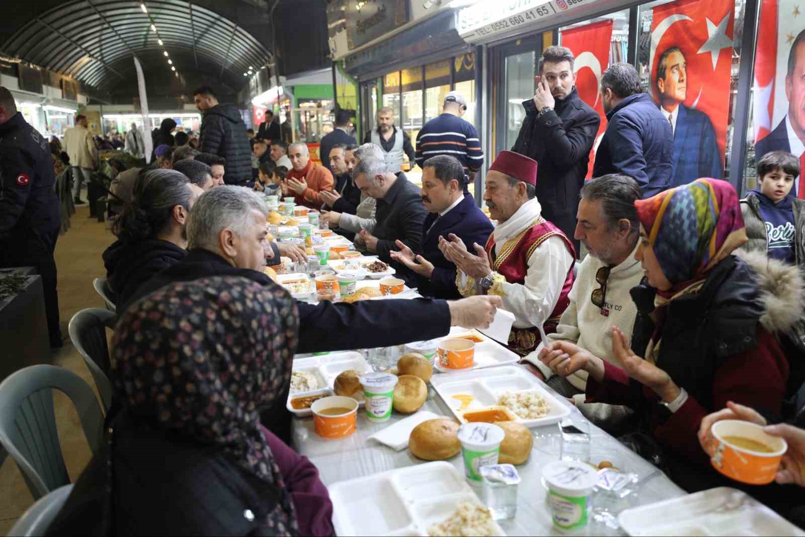 Uzun Çarşı’da iftar sofrası kuruldu