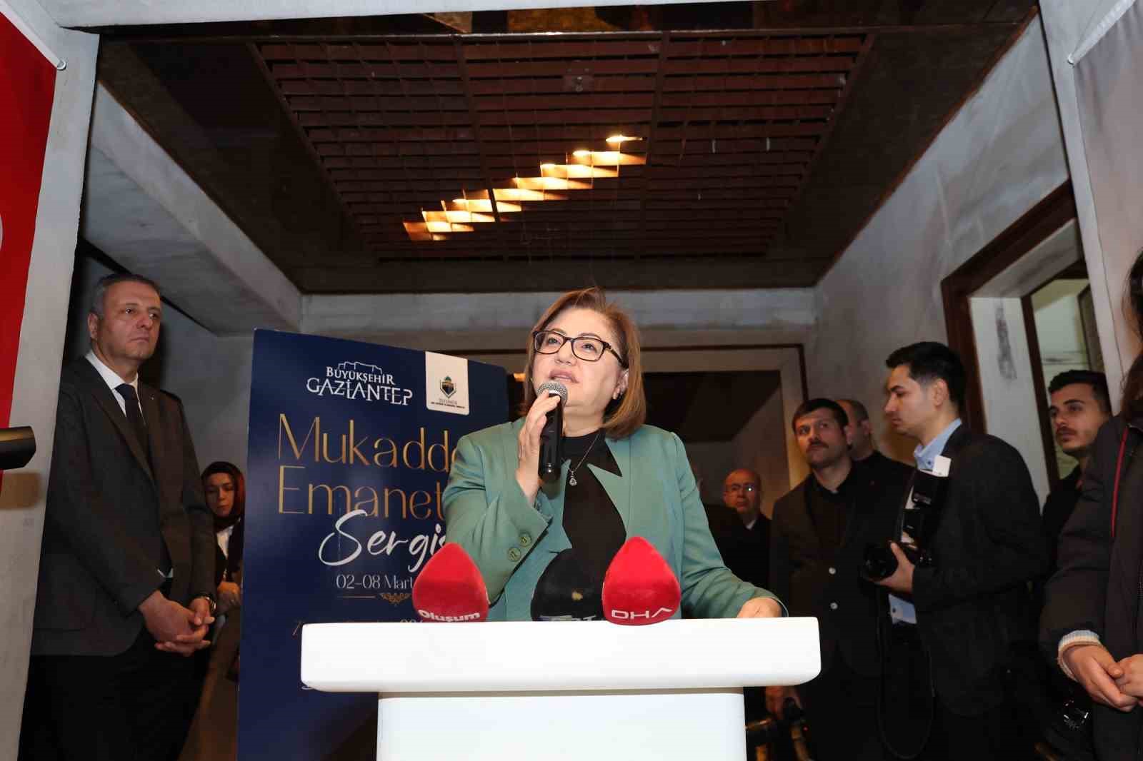 Gaziantep B&uuml;y&uuml;kşehir ev sahipliğinde Mukaddes Emanetler Sergisi vatandaşlarla buluştu
