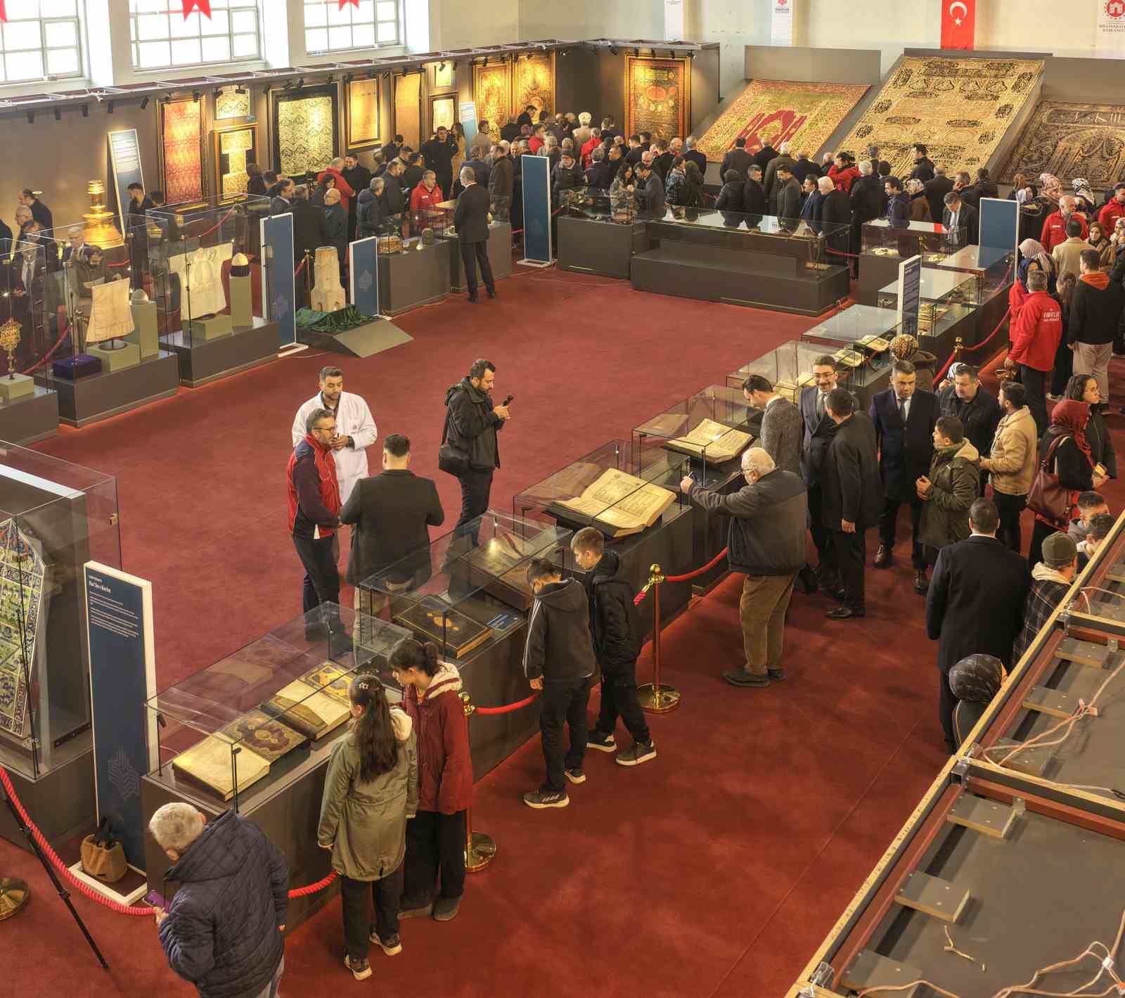 Kastamonu&rsquo;da kutsal emanetlere yoğun ilgi: 1 g&uuml;nde 10 bin kişi ziyaret etti
