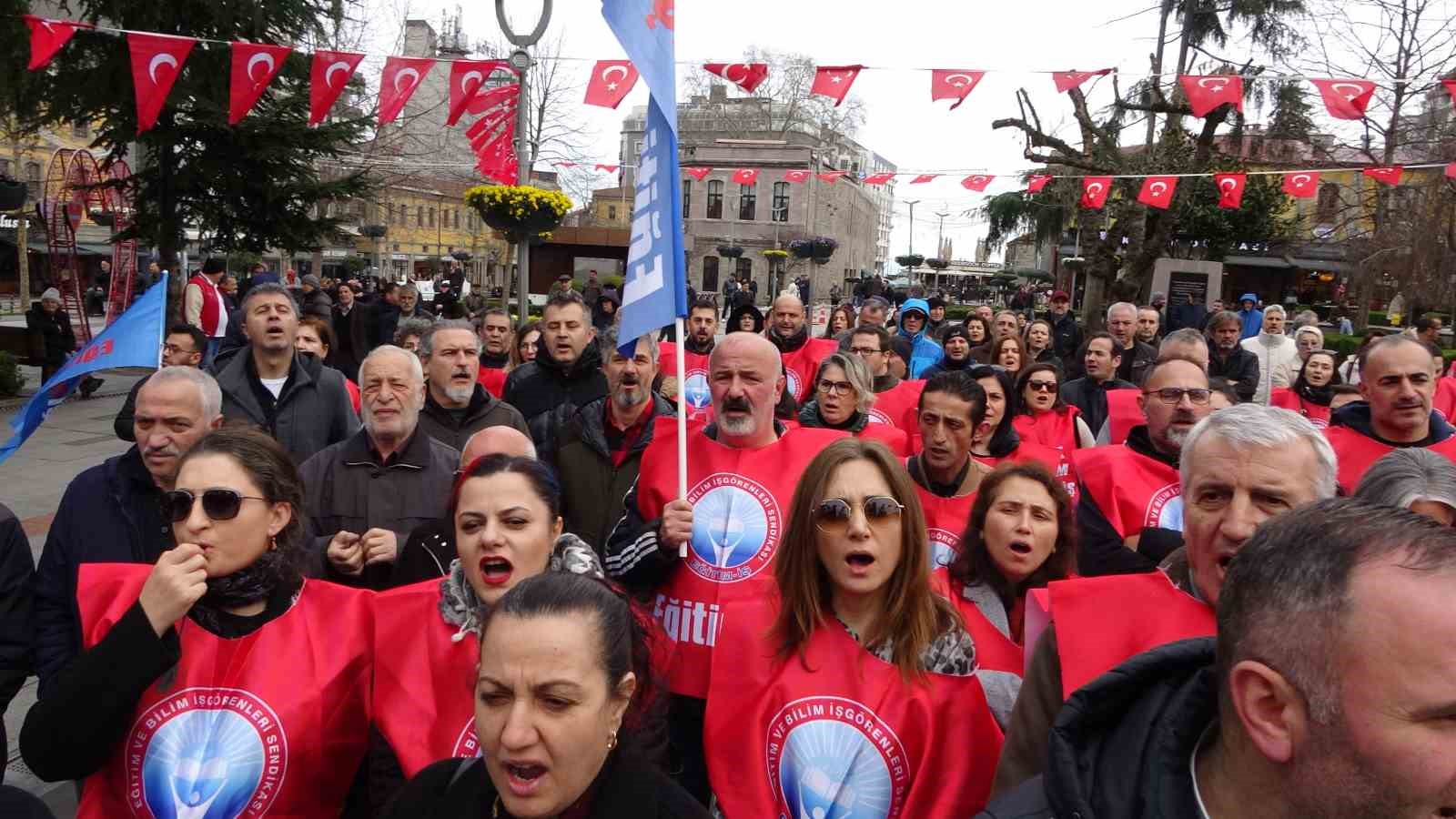 Okuldaki &ouml;ğretmen cinayetine Trabzonlu eğitimcilerden tepki
