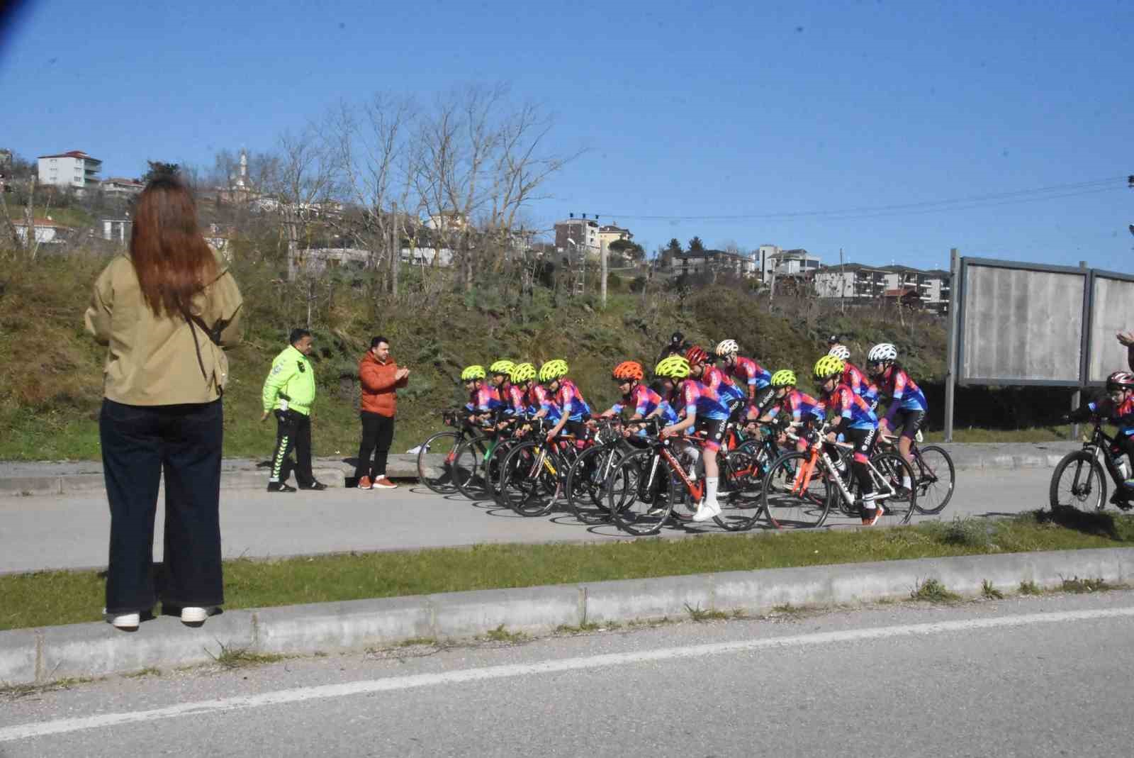 Sinoplu bisikletçilerin şampiyona mesaisi