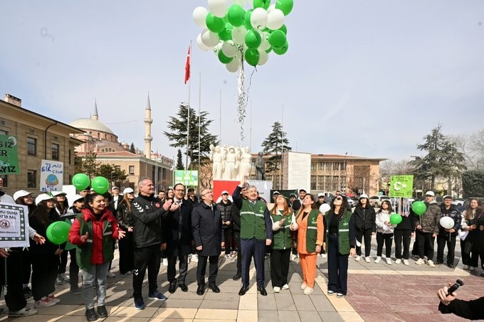 Resimler ve müziklerle bağımlılıklar anlatıldı