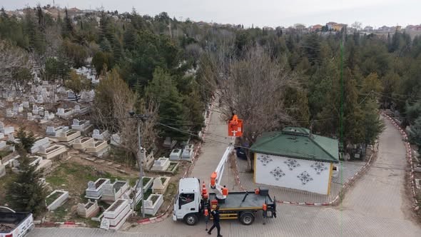 Kırıkkale Belediyesi mezarlıklarda bakım &ccedil;alışması başlattı
