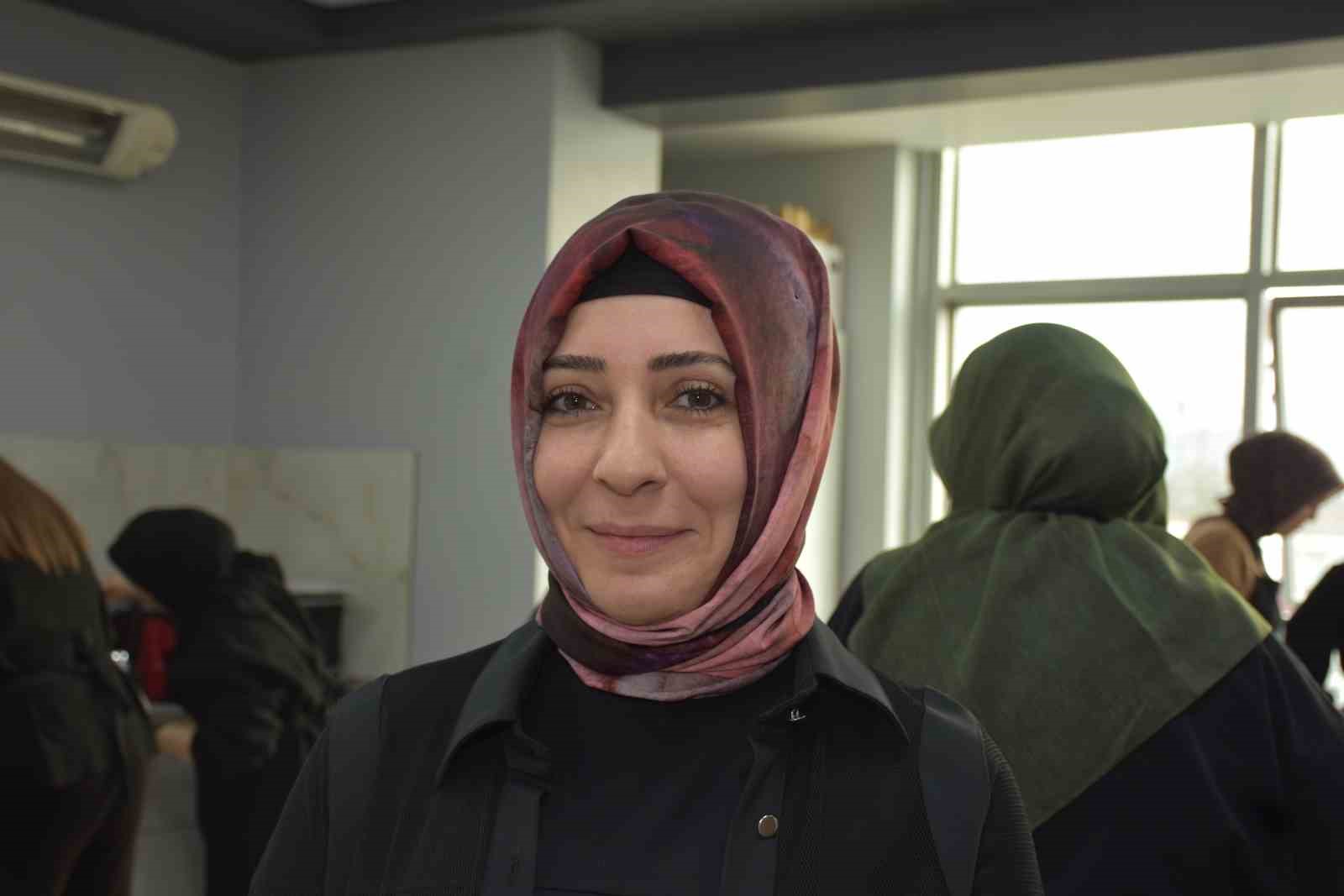 Kadınlar bu kursta hem &ouml;ğreniyor, hem ailelerine destek oluyor

