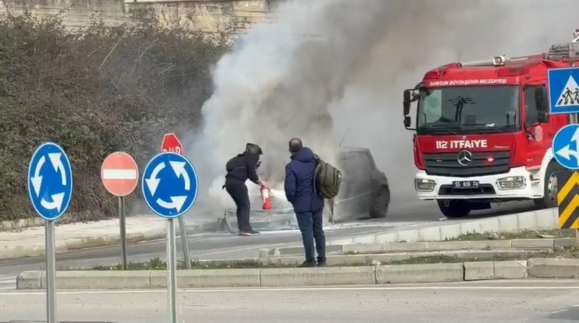 Samsun’da otomobil alevlere teslim oldu