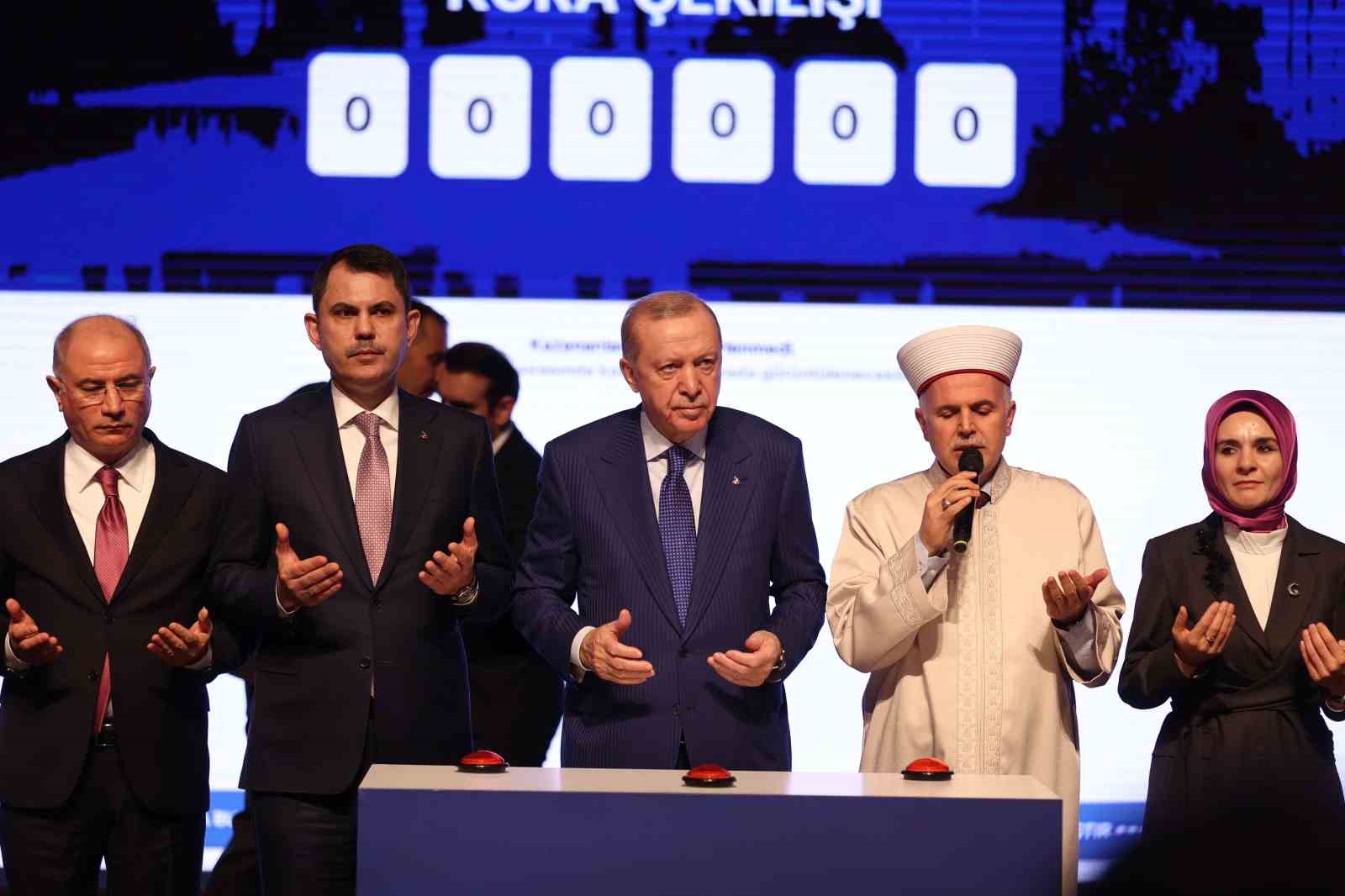 Bakan Kurum: "500 bin sosyal konutumuz bitecek, hayaller ertelenmeyecek, T&uuml;rkiye kazanacak"
