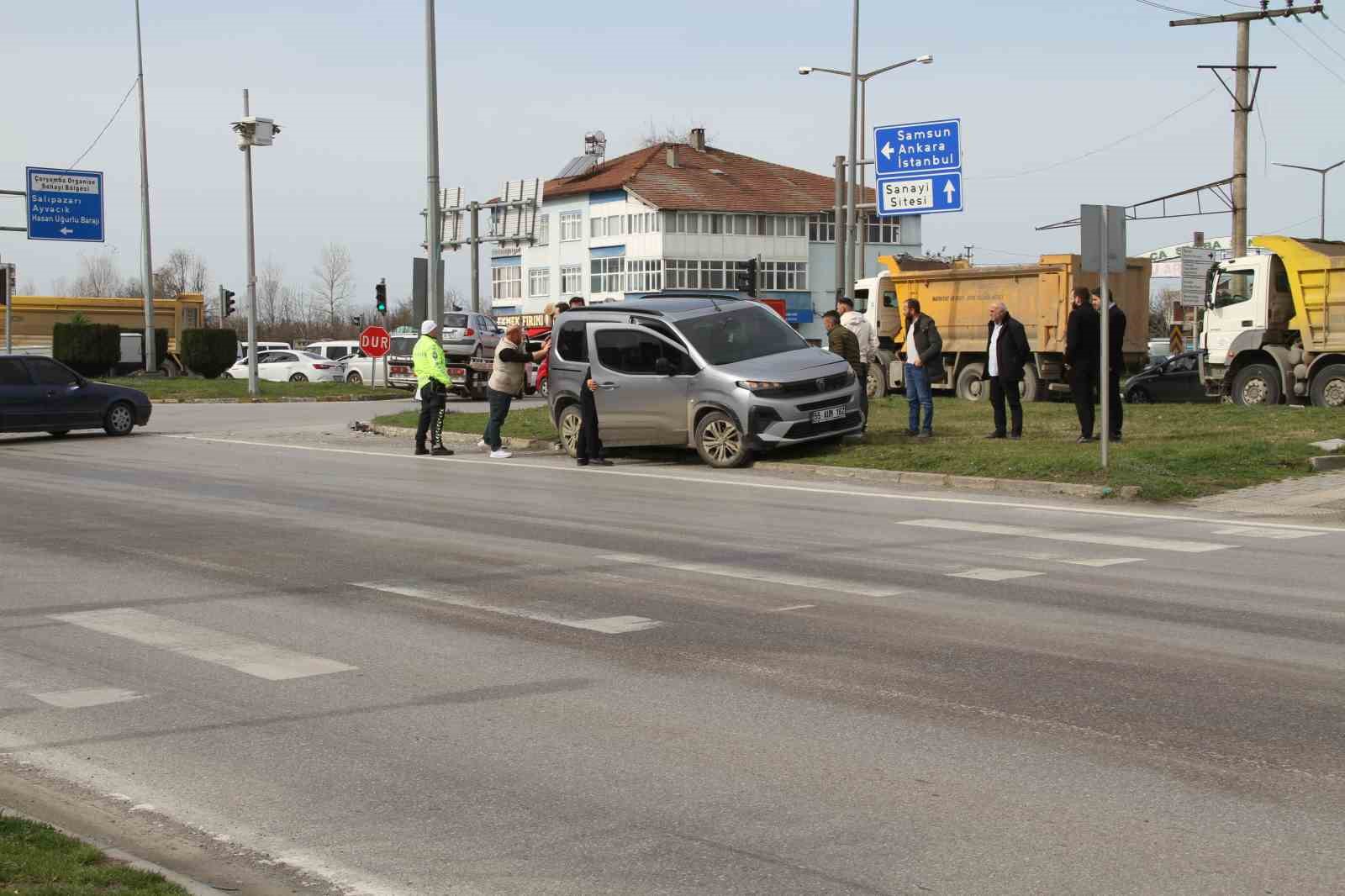 Samsun’da kırmızı ışık ihlali kazaya yol açtı: 3 yaralı