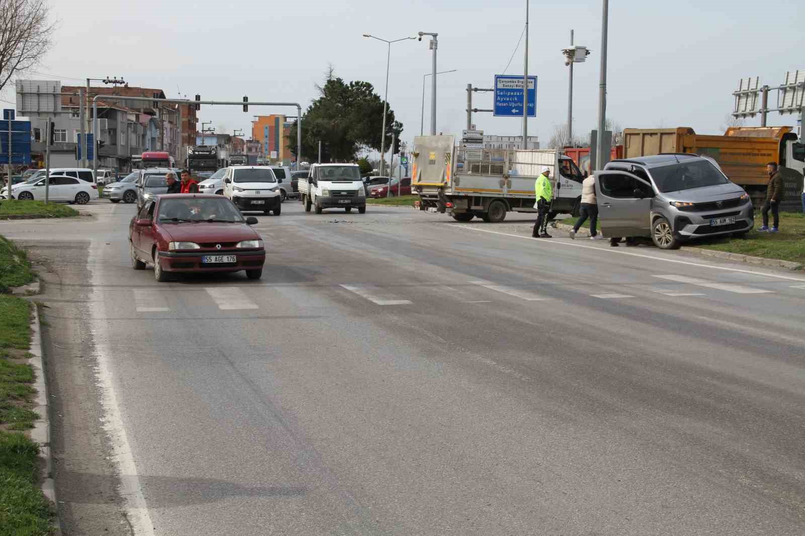Samsun’da kırmızı ışık ihlali kazaya yol açtı: 3 yaralı