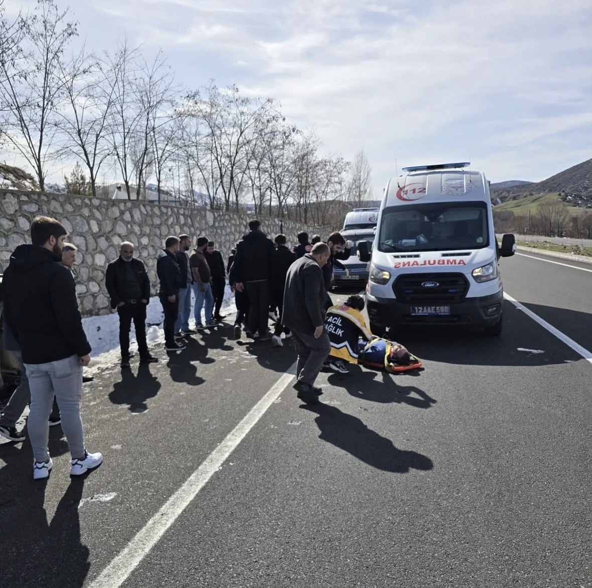 İstinat duvarına çarpan otomobil devrildi: 5 yaralı