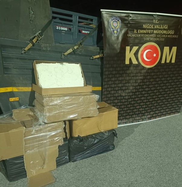 Niğde&rsquo;de ka&ccedil;ak t&uuml;t&uuml;n ve alkol operasyonu: 2 ş&uuml;pheli yakalandı
