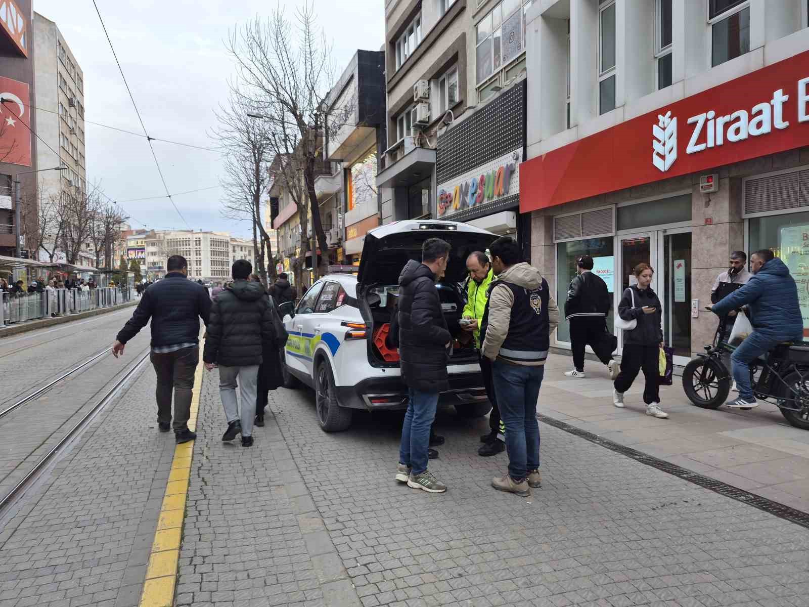Eskişehir&rsquo;de tramvayın &ccedil;arptığı yaşlı adam yaralandı
