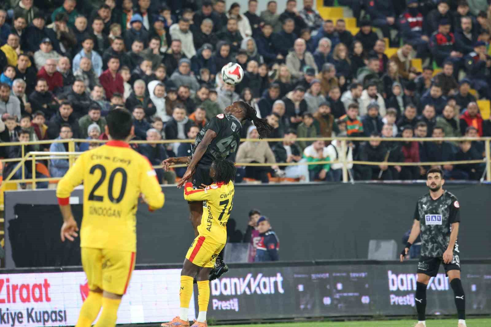 Ziraat T&uuml;rkiye Kupası: Corendon Alanyaspor: 0 - Galatasaray: 2 (İlk yarı)
