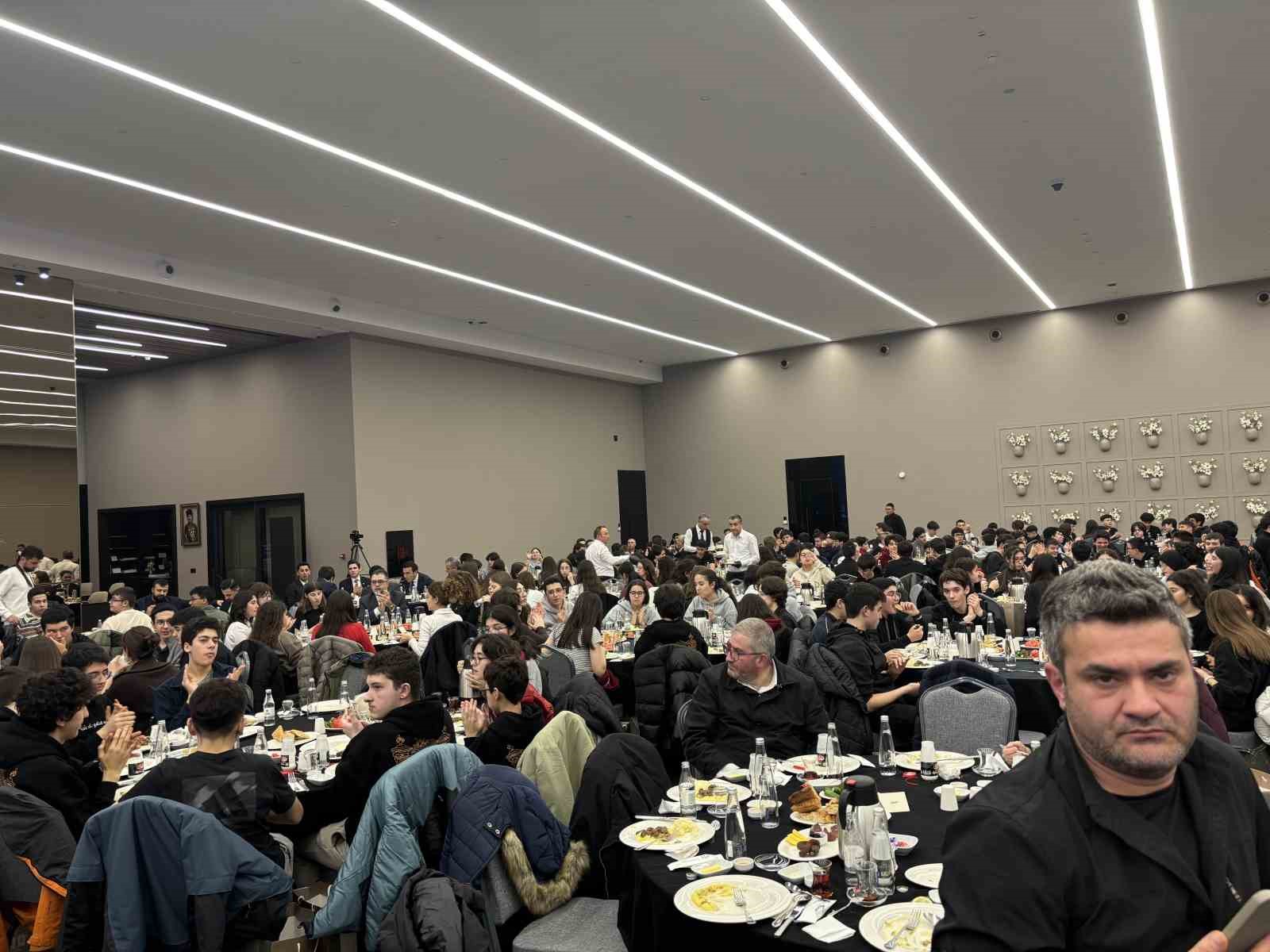 İstanbul Valisi Gül’den lise öğrencilerine burs müjdesi