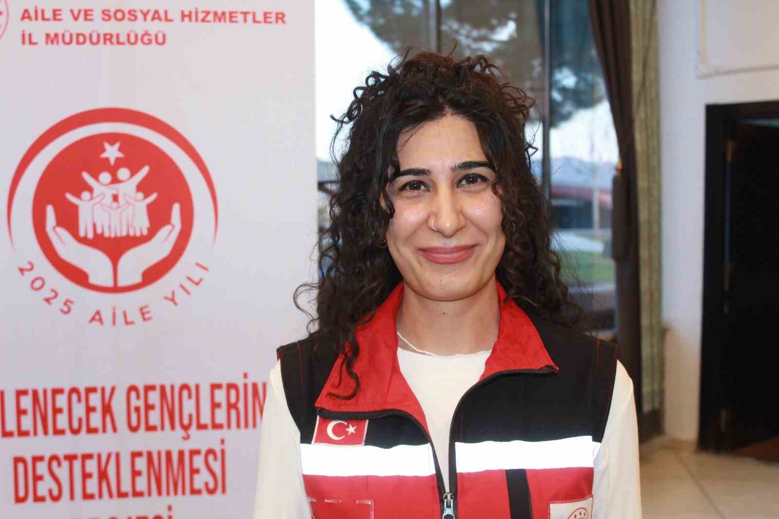 Vali Kızılkaya gen&ccedil; &ccedil;iftlerle buluştu
