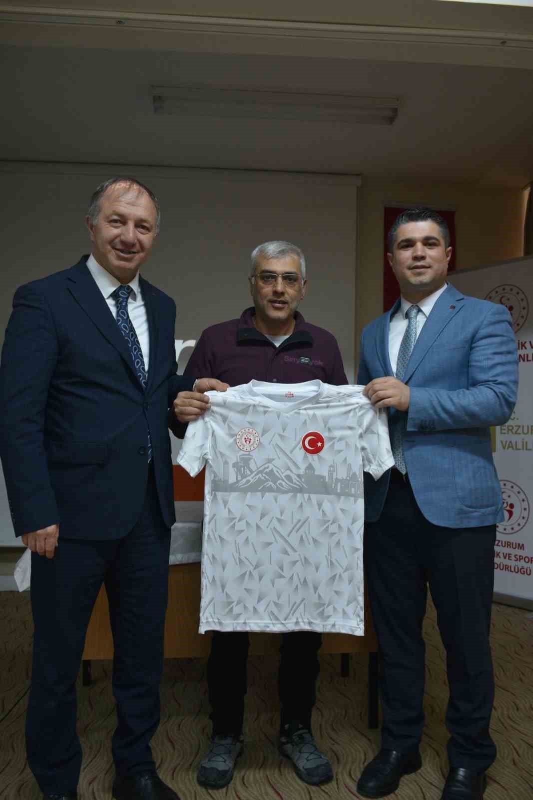 Tecr&uuml;belerini liseli gen&ccedil;lerle paylaştılar
