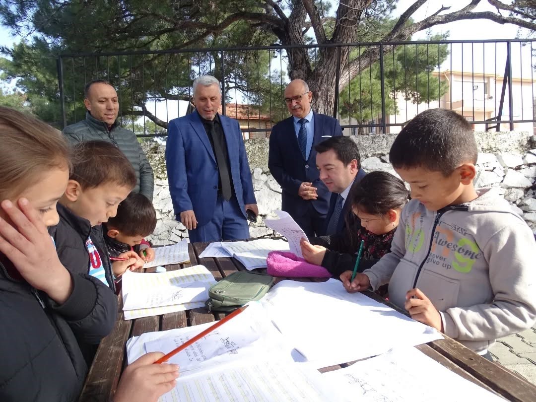 Kaymakam Muhammed Evlice&rsquo;den Kalabak okullarına ziyaret
