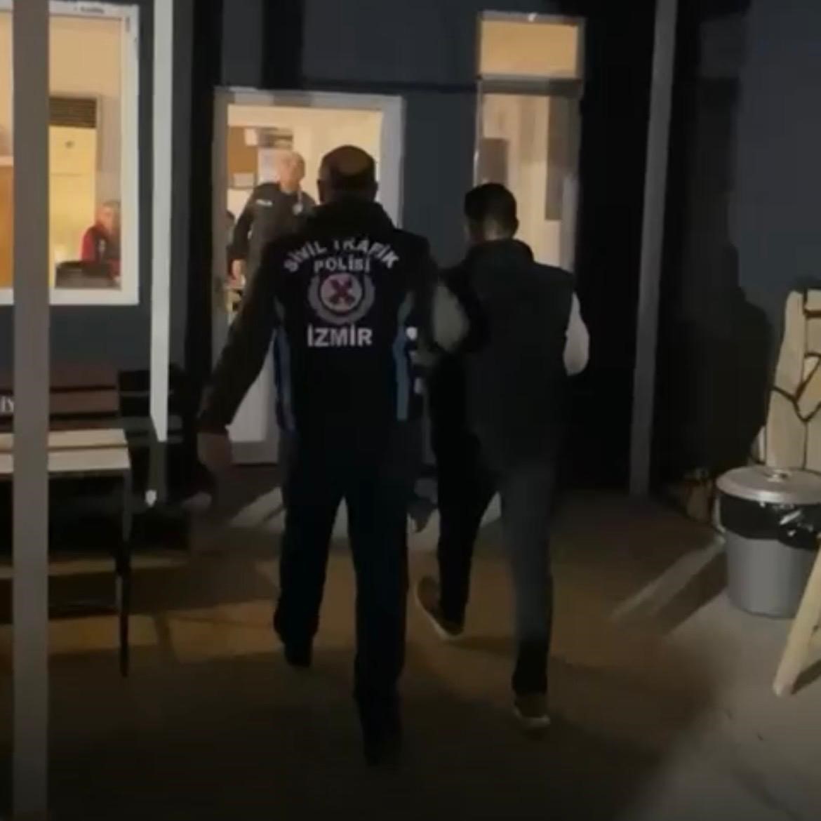 İzmir’de otobüsün önünü kesen sürücüye 182 bin lira ceza