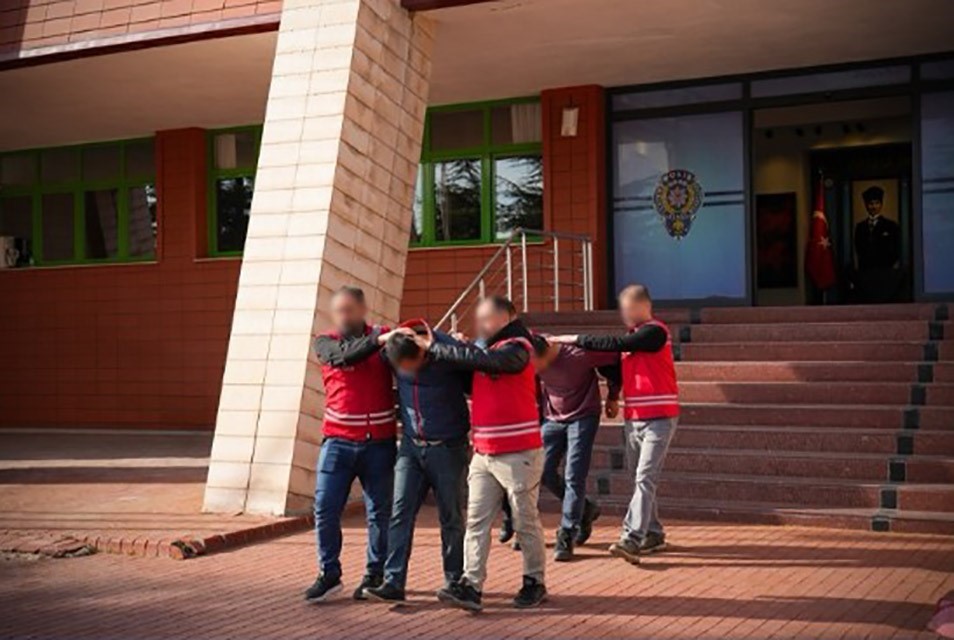 Isparta’da 9 yılın üzerinde hapis cezası bulunan 2 hükümlü yakalandı