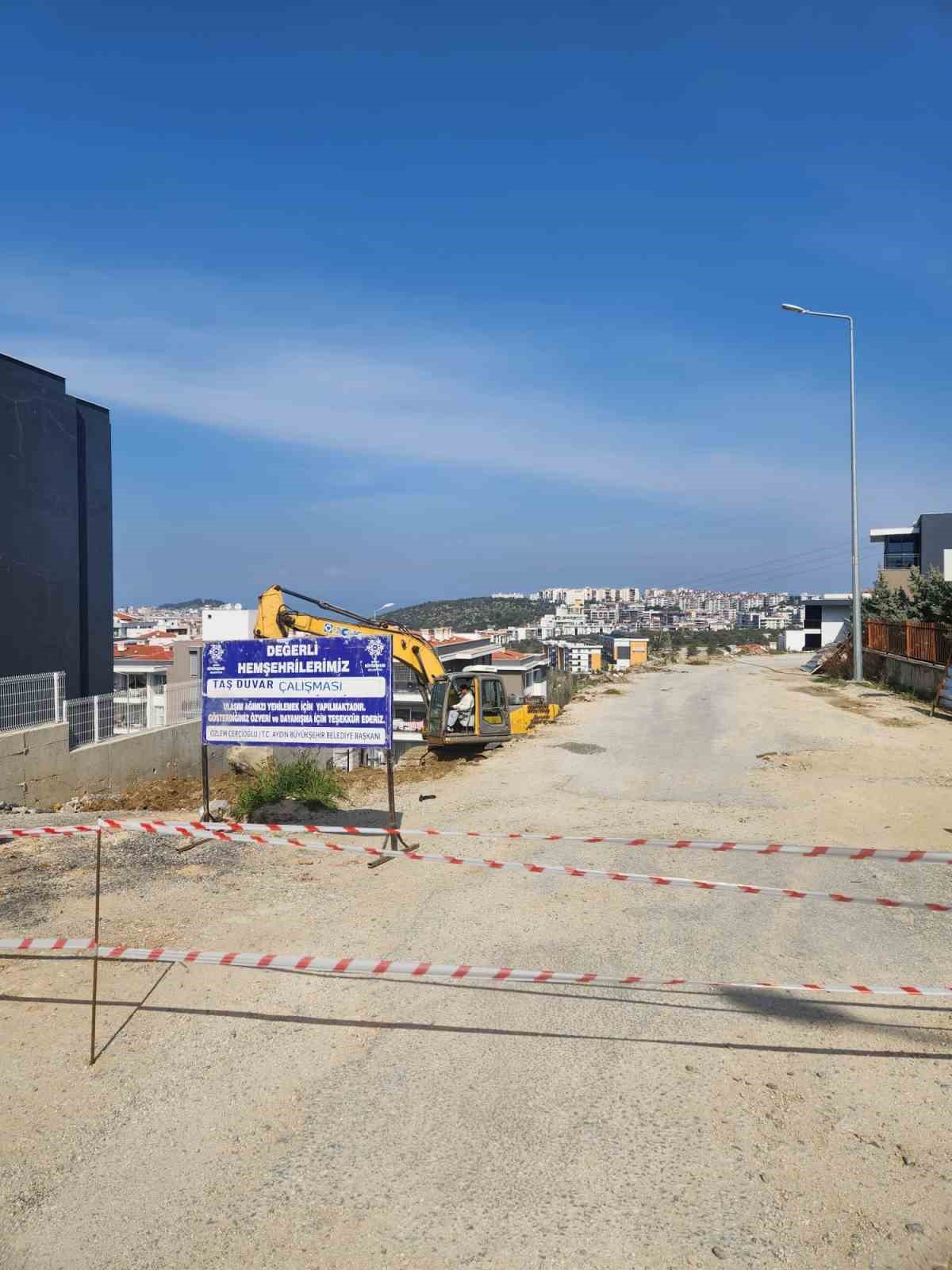 Kuşadası’nda yol yapım çalışmaları sürüyor