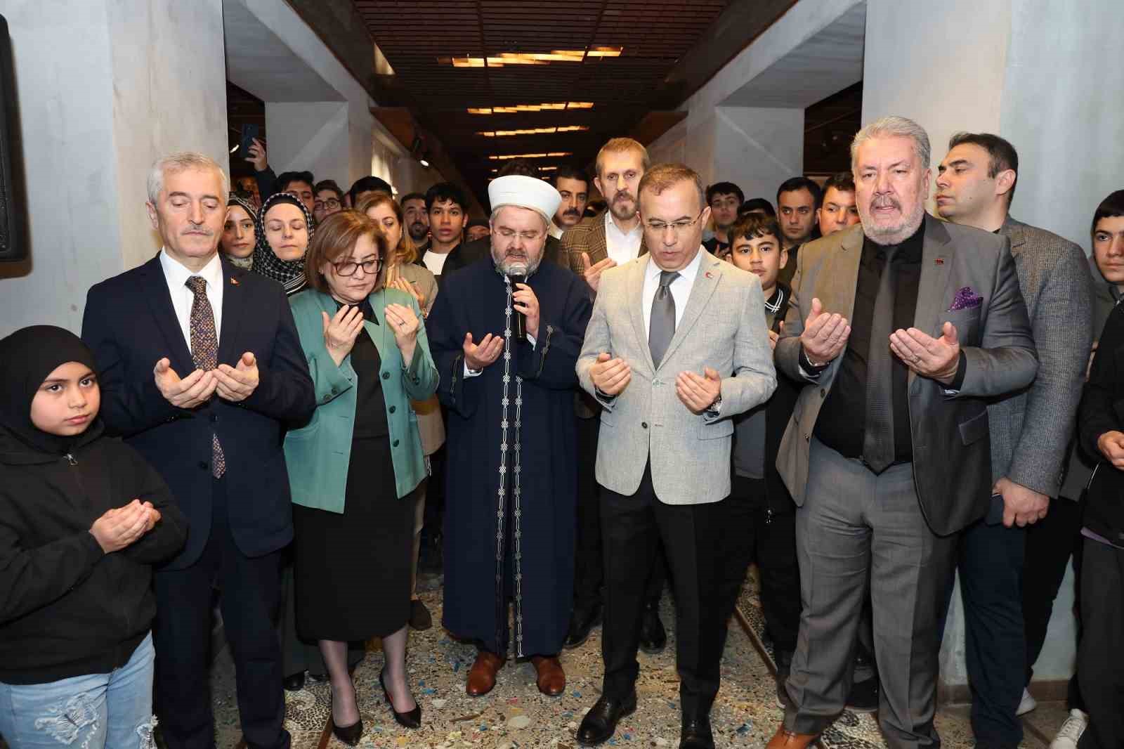 Gaziantep Büyükşehir ev sahipliğinde Mukaddes Emanetler Sergisi vatandaşlarla buluştu