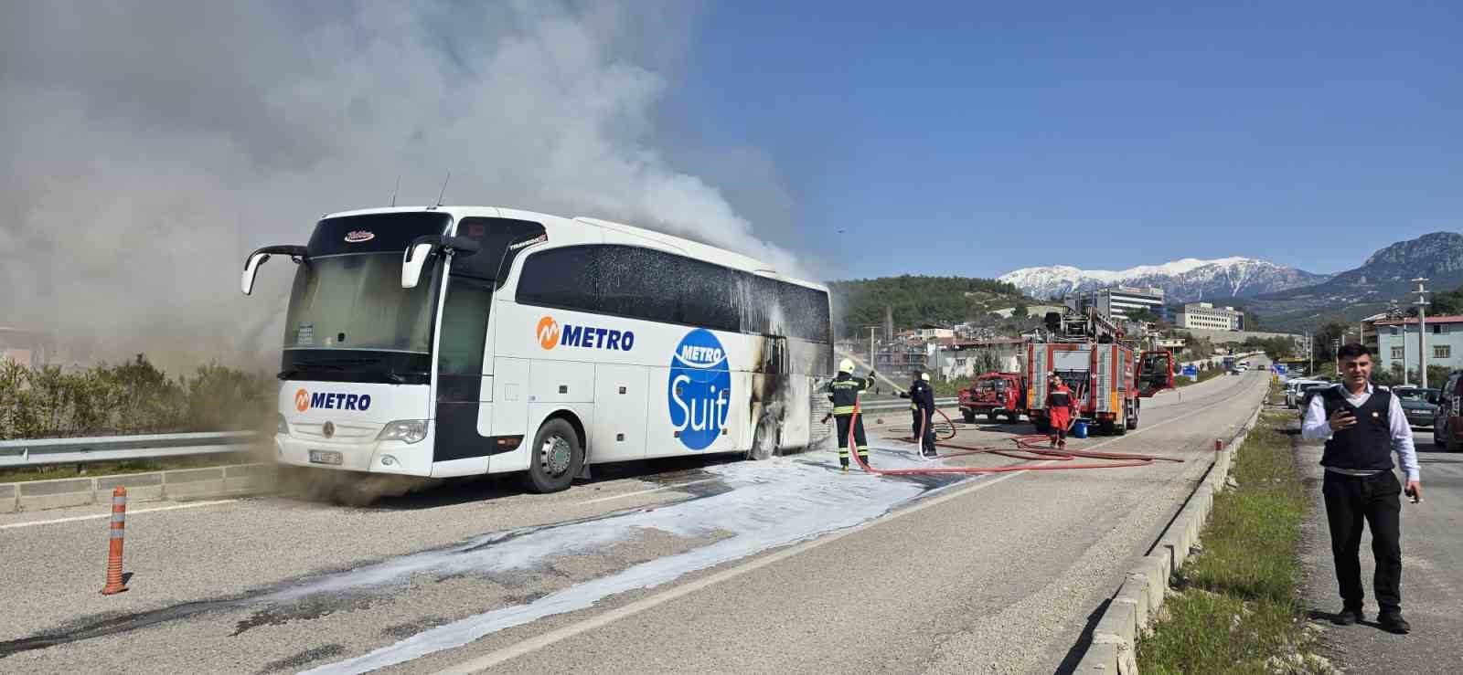 Seydikemer&rsquo;de otob&uuml;s yangını
