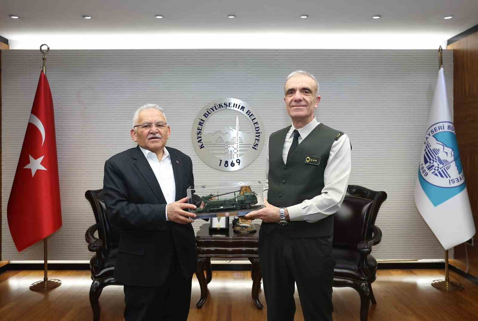 Başkan B&uuml;y&uuml;kkılı&ccedil;&rsquo;tan birlik mesajı: B&uuml;y&uuml;kşehir&rsquo;de ziyaret&ccedil;i r&uuml;zgarı
