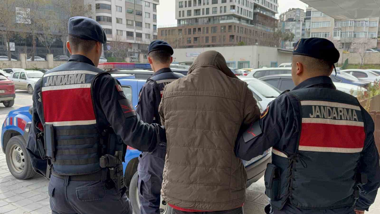 &Ccedil;ivi &ccedil;akma makinesi hırsızlığına tutuklama
