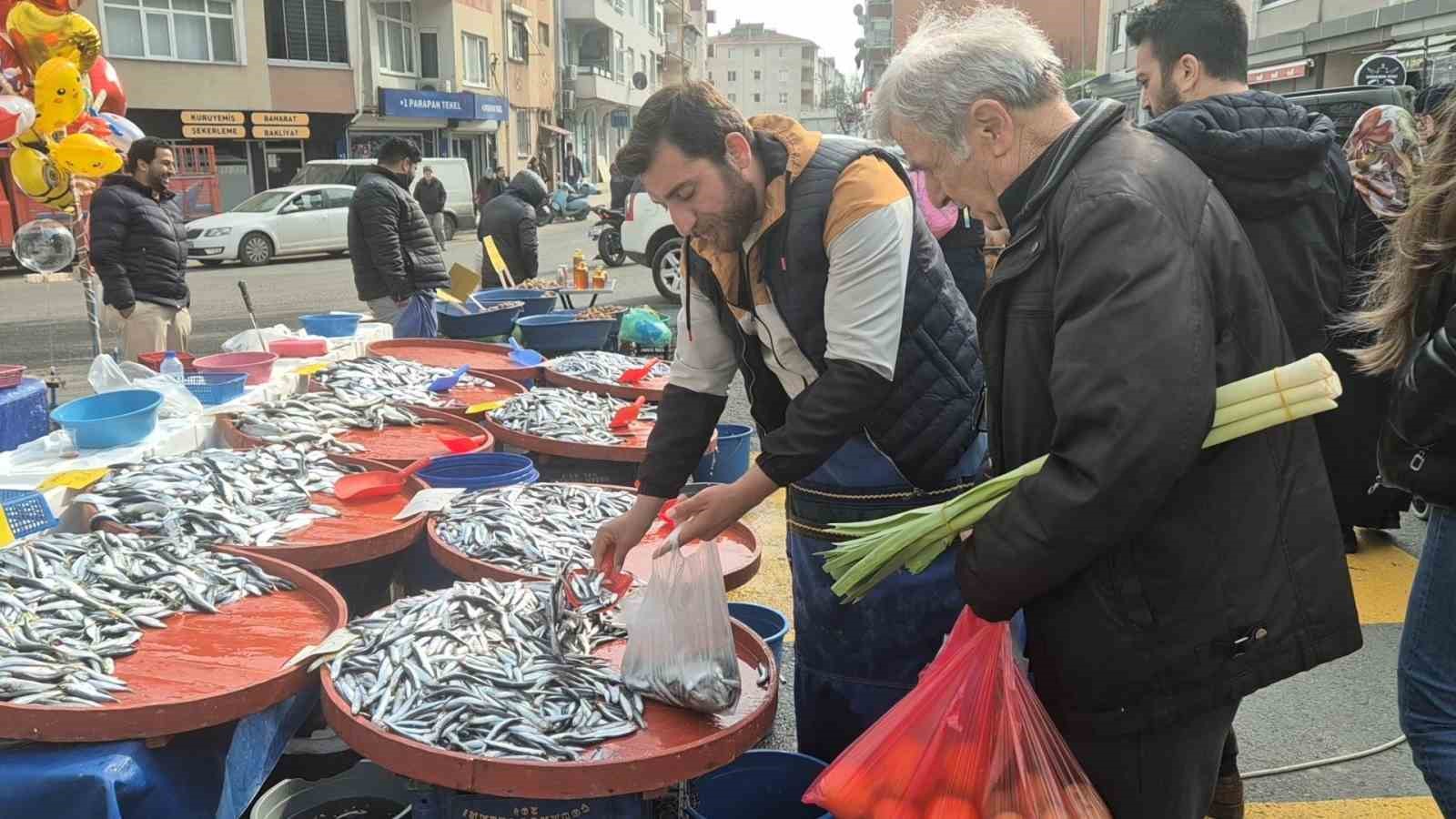 Tekirdağ’da hamsi 50 TL’ye düştü