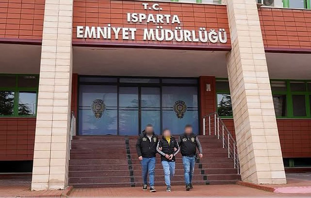 Isparta’da 24 yıl 11 ay hapis cezası bulunan firari yakalandı