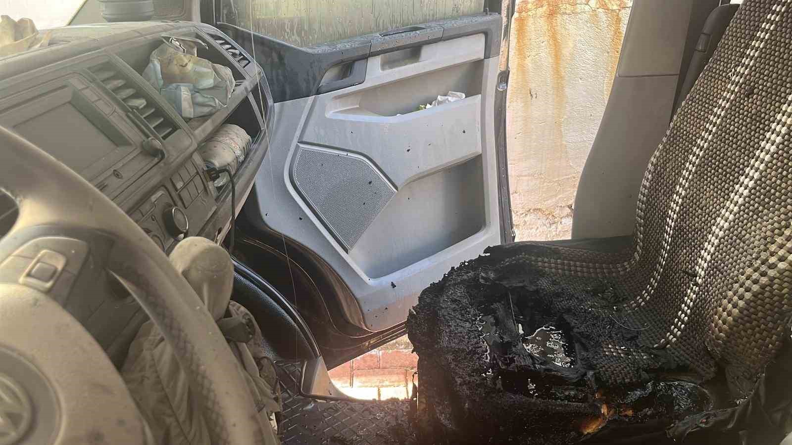 Alanya’da hafif ticari araç yangını korkuttu