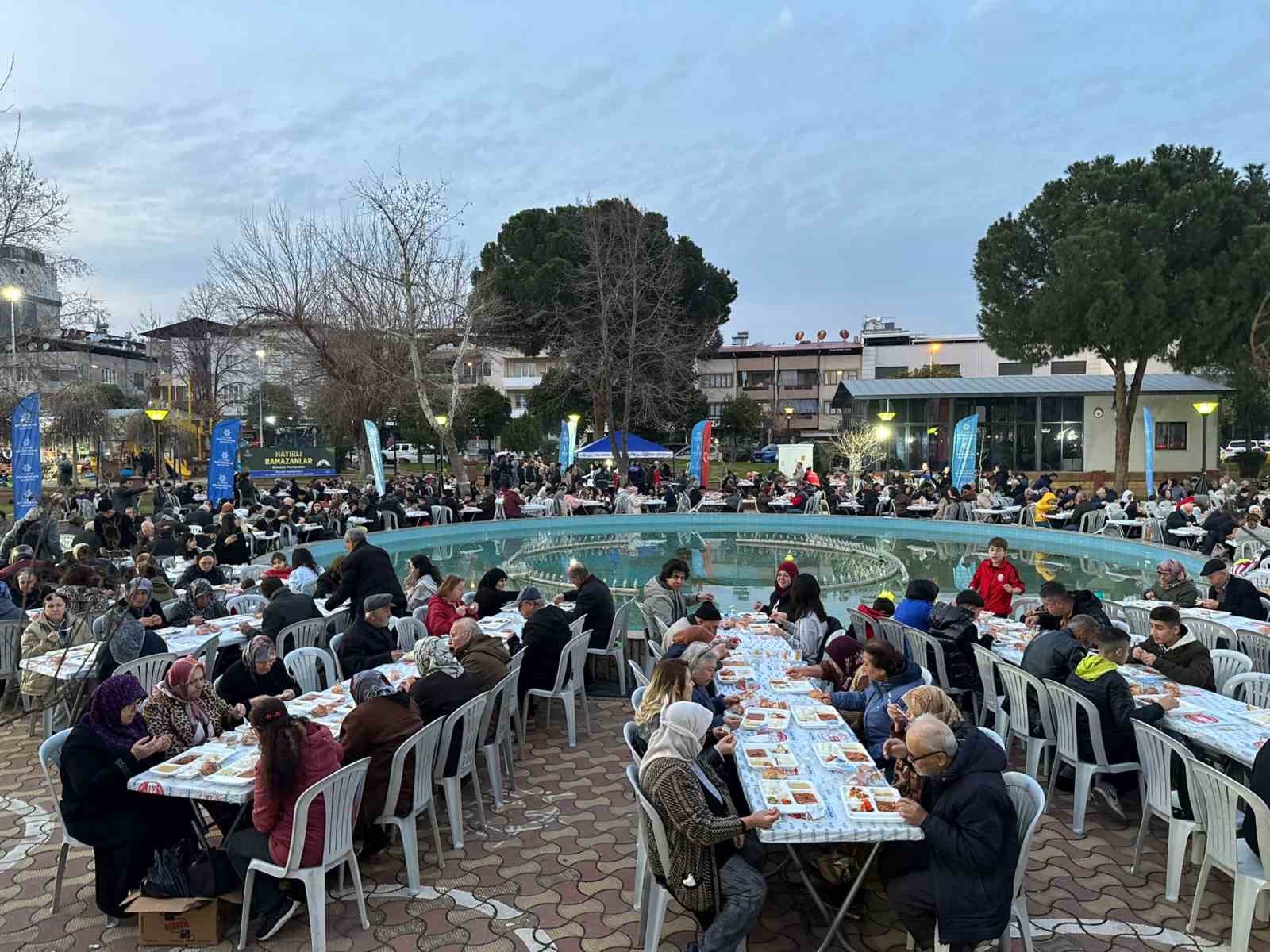 Aydın Büyükşehir Belediyesi Ramazan’ın bereketini kentin dört bir yanına taşımayı sürdürüyor
