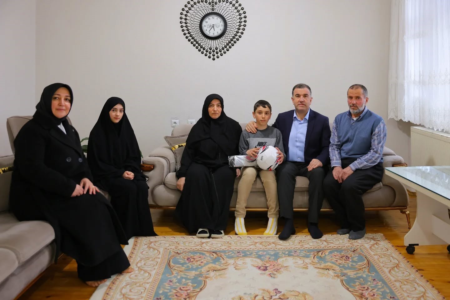 Vali Eldivan, Kaleardı Mahallesi’nde vatandaşlarla iftarda buluştu