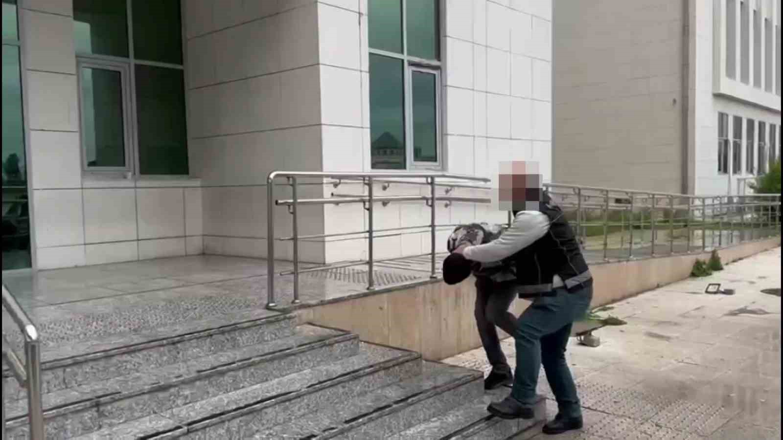 Adana’da hapis cezasıyla aranan 25 hükümlü yakalandı