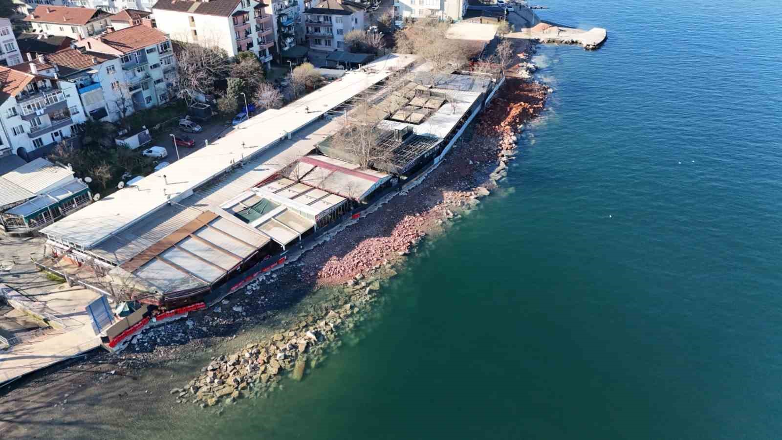 Değirmendere sahiline taşkınlara karşı dalgakıran inşa ediliyor
