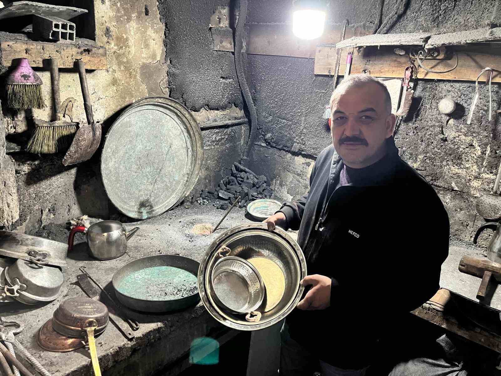 Anadolu&rsquo;nun k&ouml;kl&uuml; mesleklerinden kalaycılık, g&uuml;n ge&ccedil;tik&ccedil;e azalıyor
