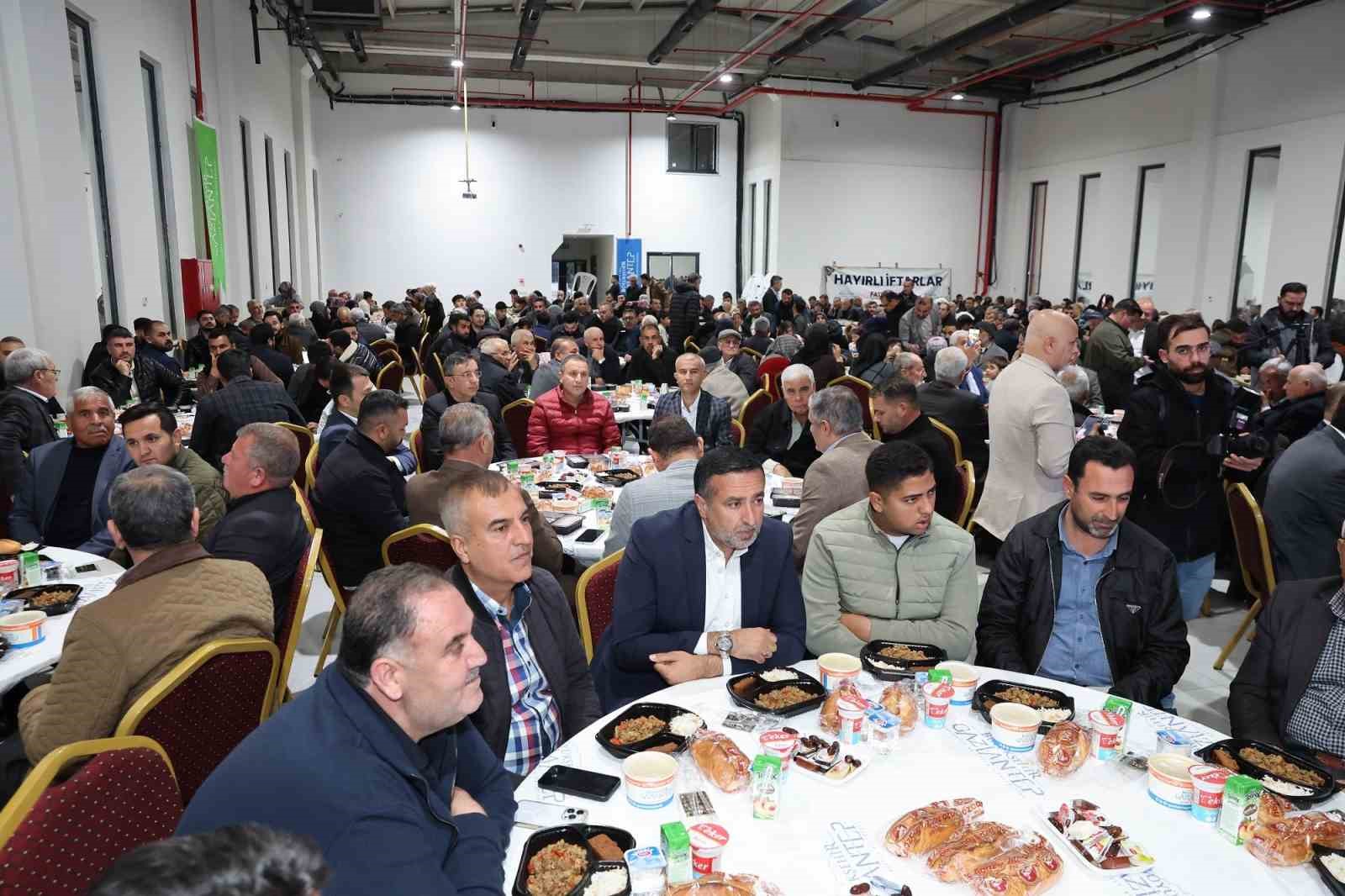 Şahin, Karkamış&rsquo;ta vatandaşlarla iftarda buluştu

